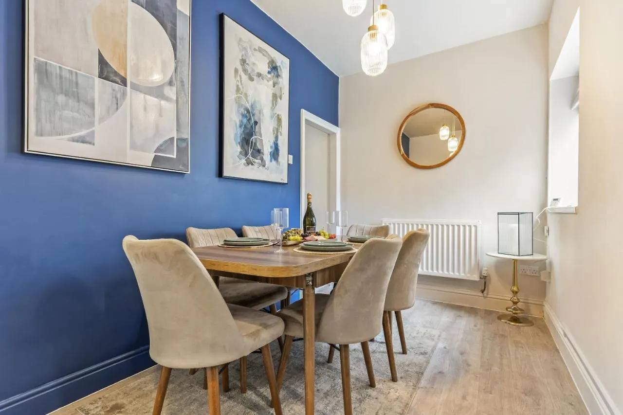 Navy House - Central Location - Free Parking, Fastwifi, Smarttv With Netflix By Yoko Property Redcar 0*,