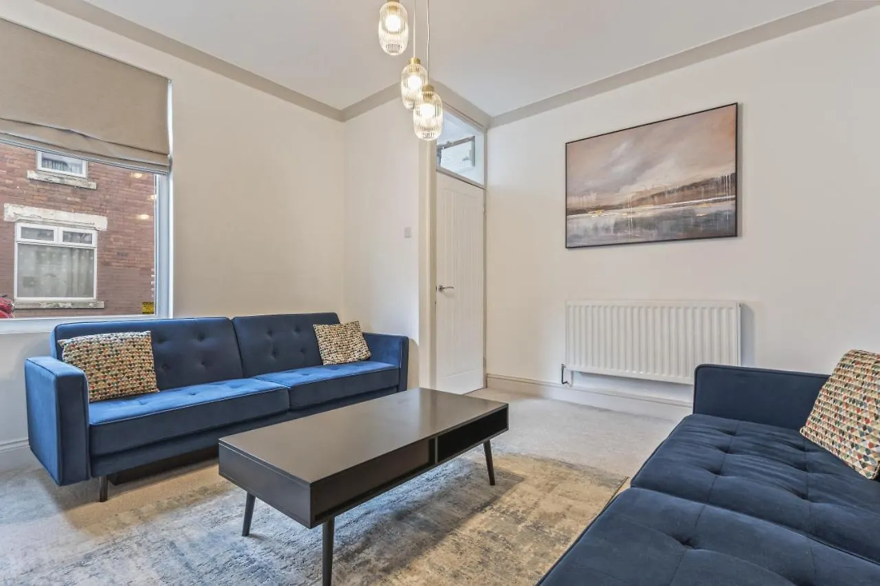 Dom wakacyjny Navy House - Central Location - Free Parking, Fastwifi, Smarttv With Netflix By Yoko Property Redcar Wielka Brytania