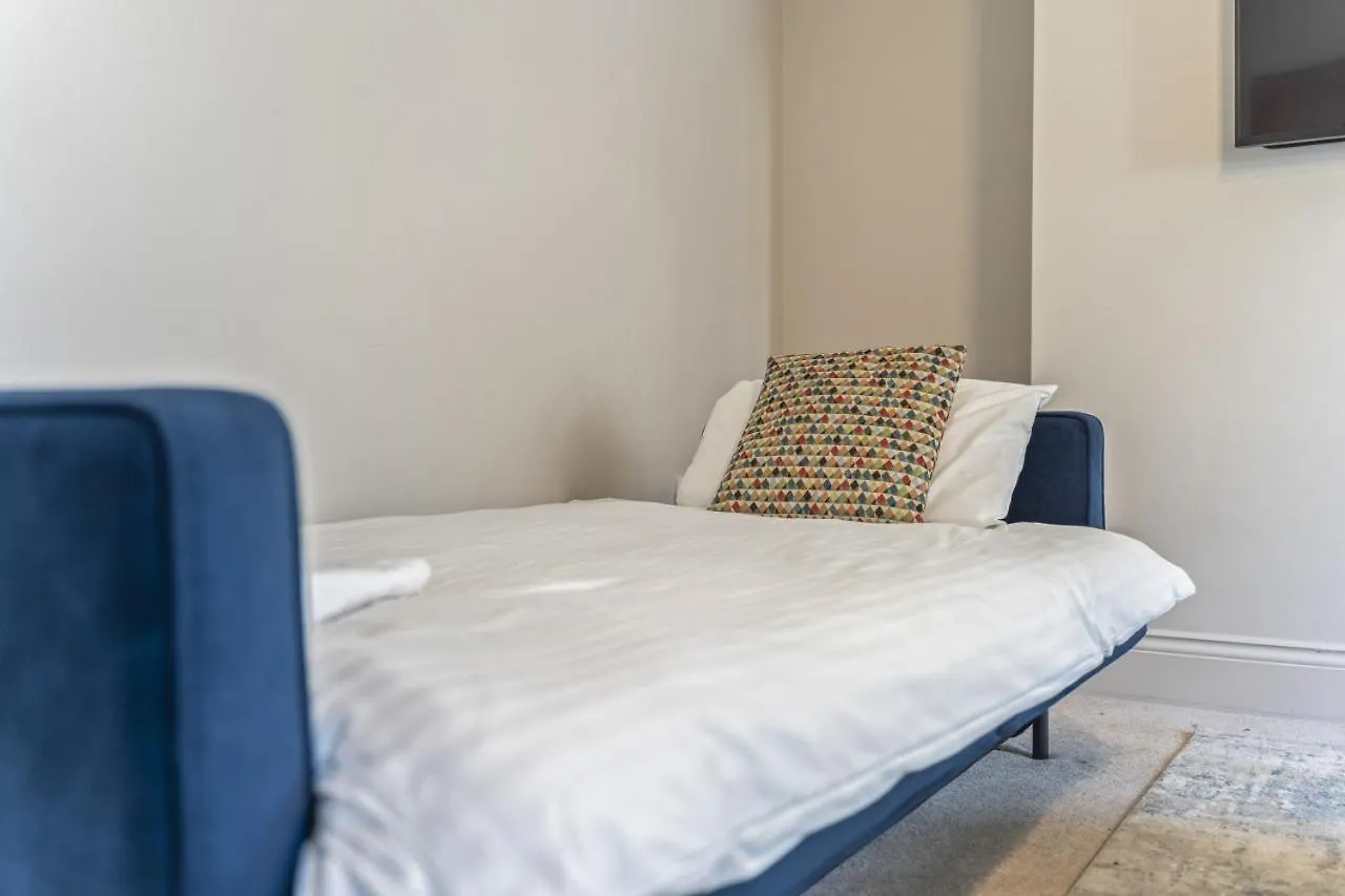 Navy House - Central Location - Free Parking, Fastwifi, Smarttv With Netflix By Yoko Property Redcar 0*,  Wielka Brytania
