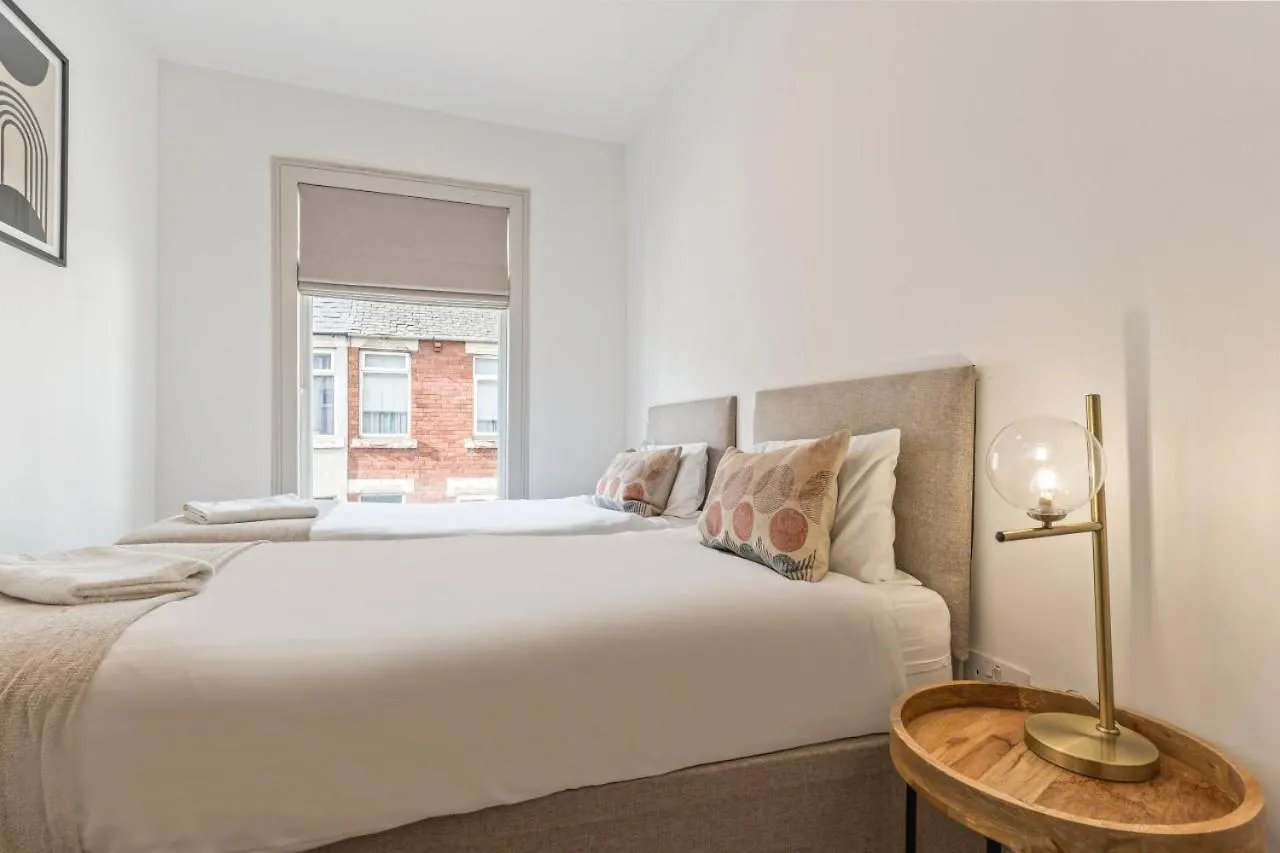 Dom wakacyjny Navy House - Central Location - Free Parking, Fastwifi, Smarttv With Netflix By Yoko Property Redcar