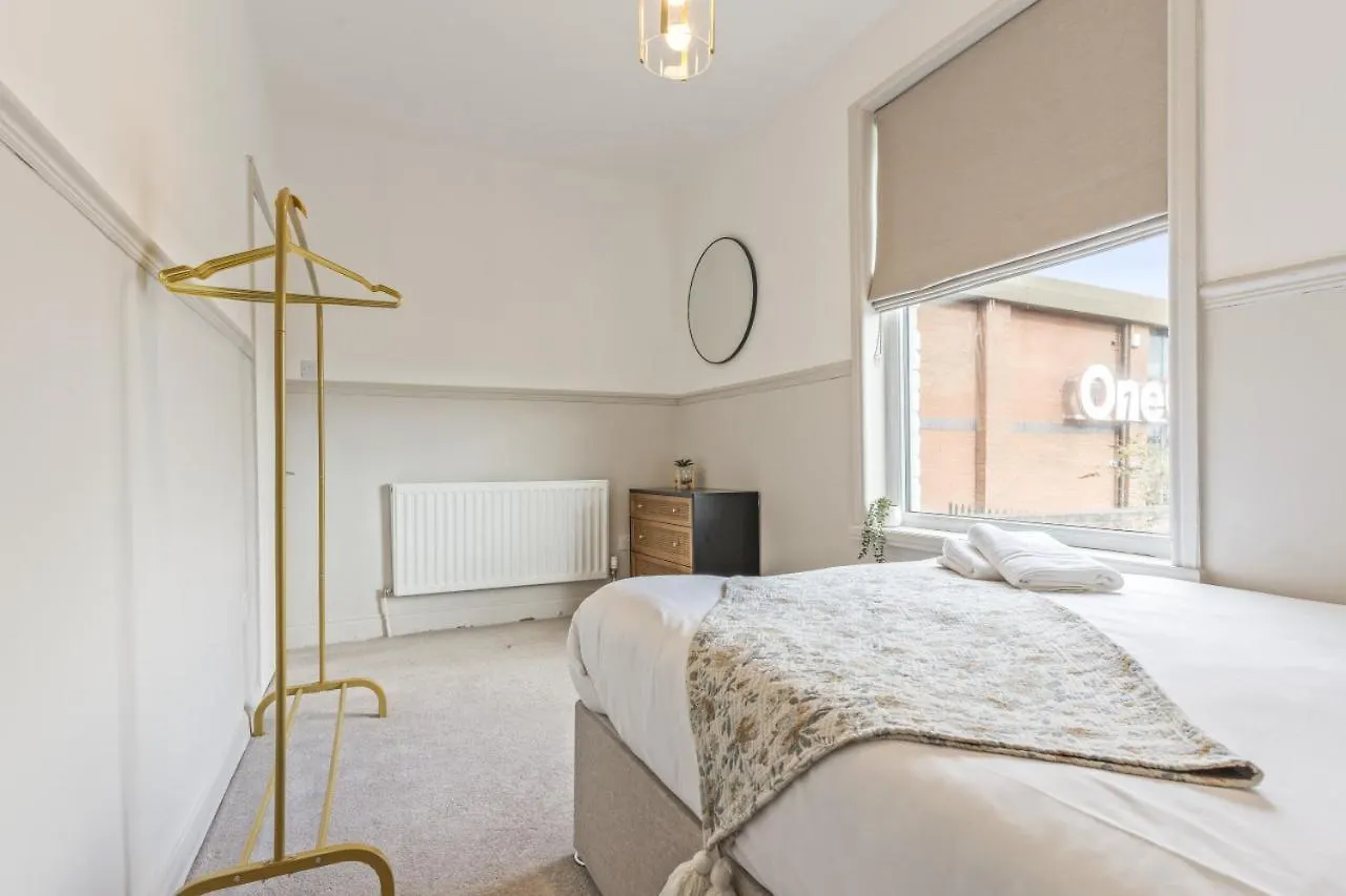 Dom wakacyjny Navy House - Central Location - Free Parking, Fastwifi, Smarttv With Netflix By Yoko Property Redcar