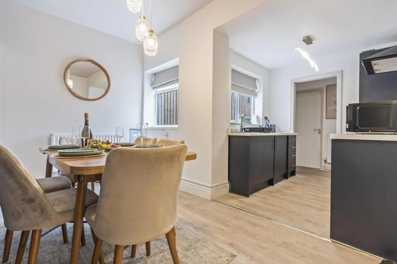 Navy House - Central Location - Free Parking, Fastwifi, Smarttv With Netflix By Yoko Property Redcar