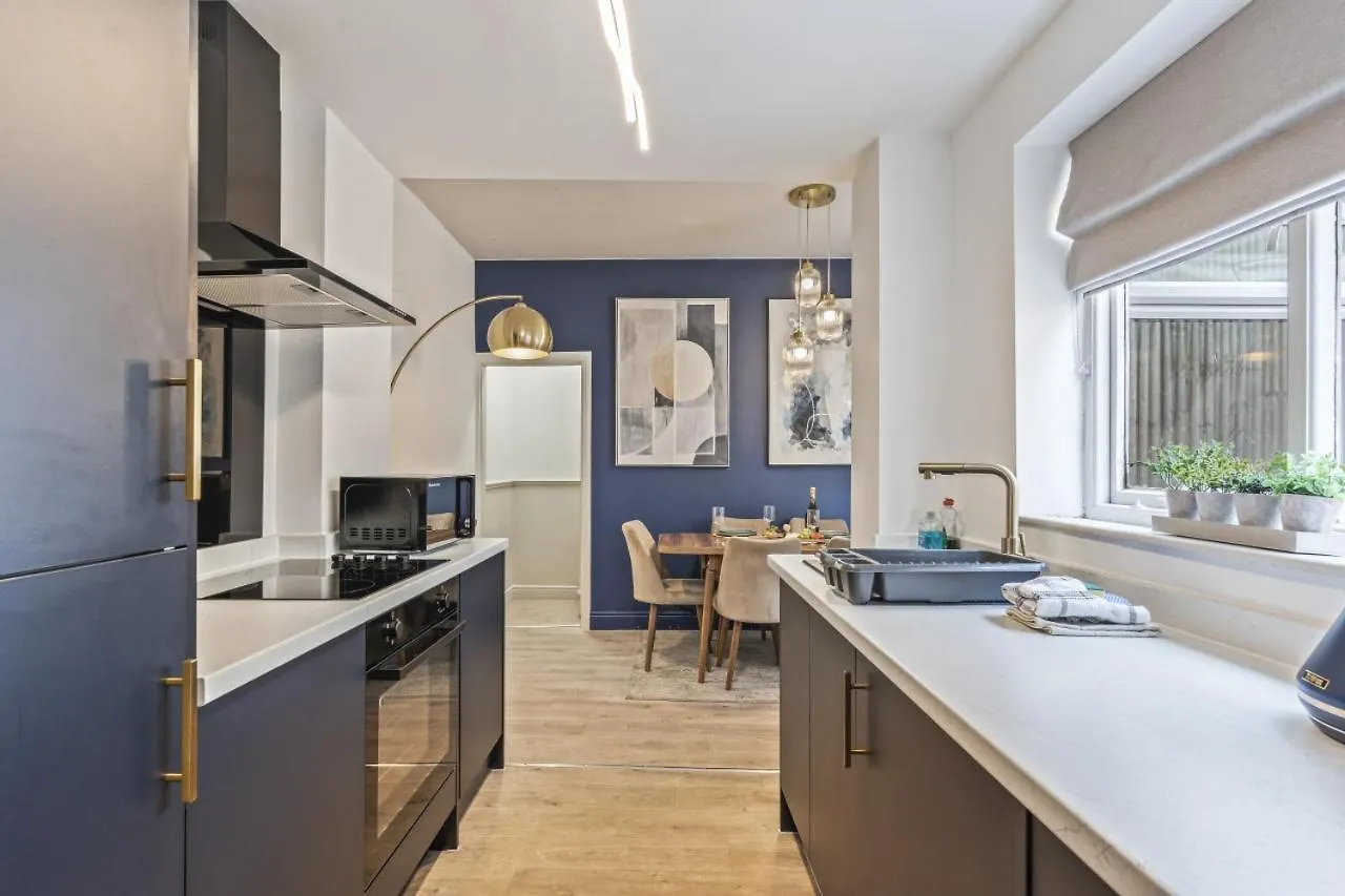 Navy House - Central Location - Free Parking, Fastwifi, Smarttv With Netflix By Yoko Property Redcar 0*,